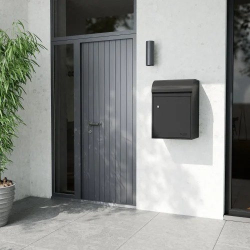 Fulham Medium Lifestyle Black Alt Environment View A