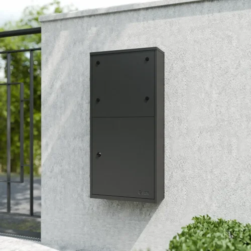 Manhattan V2 Large Lifestyle Rear Black