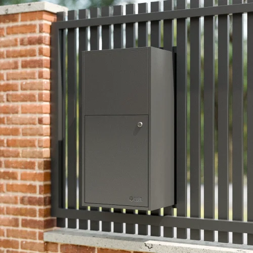 Monaco Farmhouse Lifestyle Rear Fence